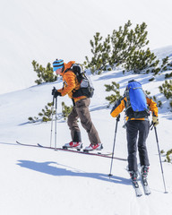 Zwei Tourengeher im Aufstieg
