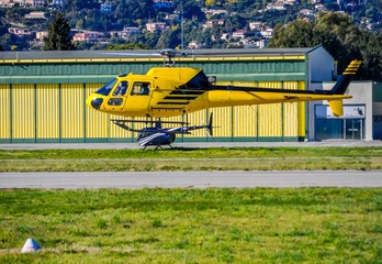 Un h&eacute;licopt&egrave;re.