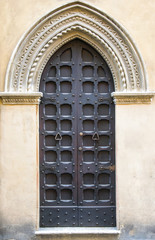 Naklejka premium Italian architecture detail. Old medieval style front door in Florence, Italy
