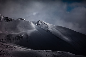 Kaukaz - Gruzja w zimowej szacie. Caucassus mountains in Georgia.   © rogozinski
