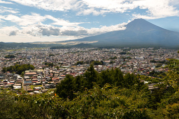 Obraz premium Mount Fuji view in autumn around lake Kawaguchiko and Chureito pagoda in Yamanashi, Japan