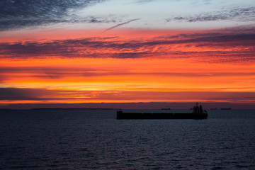 Obraz premium Offshore anchorage when it sunset.