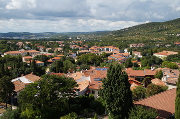 Fototapeta na wymiar Italien Landaschafts Panorama mit Häuserdächern