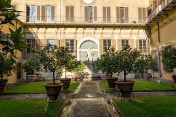 Fototapeta na wymiar Inner courtyard of a palazzo in Florence