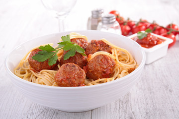 spaghetti with meatball