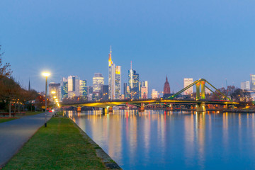 Fototapeta na wymiar Frankfurt. City embankment and skyscrapers of the city's business center.