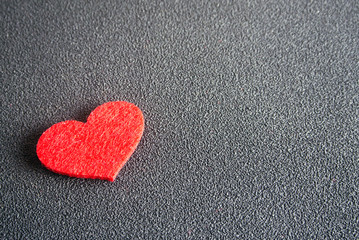 heart red on black ground