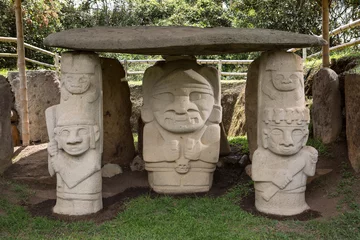Fototapeten ancient pre-columbian tomb statues in San Agustin Colombia © Barna Tanko