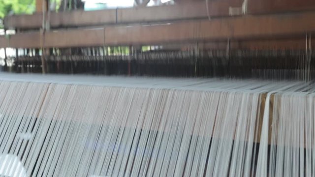 Trabajando en la tejedora