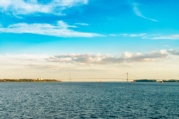 Fototapeta premium Most Verrazano – Narrows to dwupoziomowy most wiszący łączący dzielnice Staten Island i Brooklyn w Nowym Jorku.