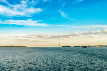 Obraz premium The Verrazano–Narrows Bridge is a double-decked suspension bridge that connects the New York City boroughs of Staten Island and Brooklyn.