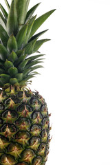 Obraz premium A side view of a whole pineapple with leaves against a white background