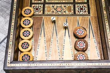 Backgammon Spiel mit Würfeln