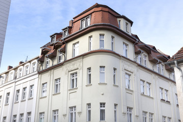 Fototapeta na wymiar Renovierte historische Häuserfassade in Görlitz, Deutschland