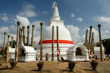 Fotobehang Monument Anuradhapura ruin, Thuparamaya dagoba, Sri Lanka