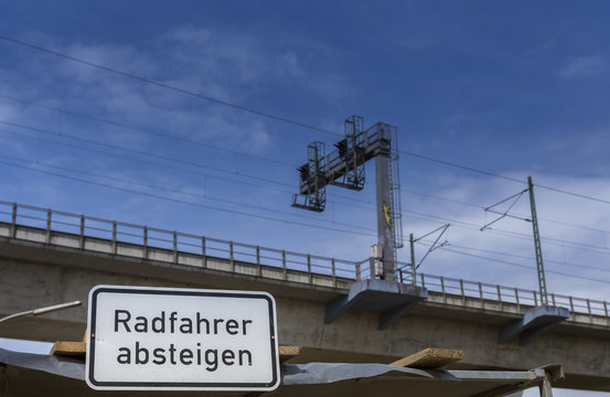 Absteigen bilder – Bläddra bland 1,720 stockfoton, vektorer och videor ...