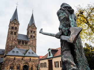 Bonifatius in front of the cathedral in Fritzlar