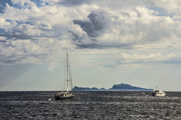Fototapeta premium Panoramic view of the city of Napoli (Naples) with the isle of Capri, Campania, southern Italy