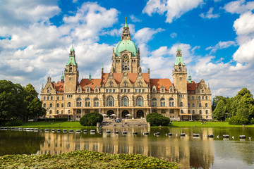 Fototapeta na wymiar New City Hall in Hannover