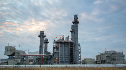 Fototapeta na wymiar Petrochemical plant at twilight