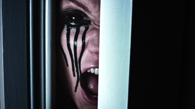4K Scary Woman Blackout Eye Screaming in Door Gap