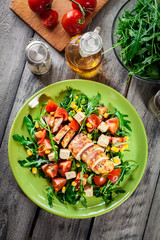 Fresh salad with chicken breast, arugula and tomato