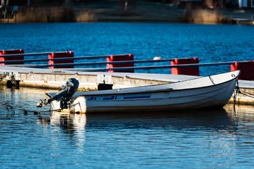Badezimmer Foto Rückwand Small motorboat moored alone in the marina © imfotograf
