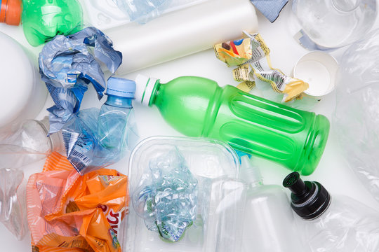 Crumpled PET bottles for recycle