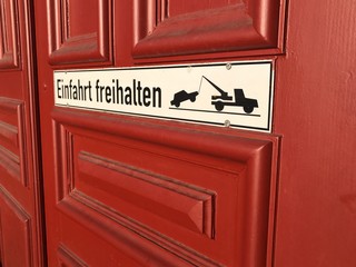 Schild Einfahrt freihalten