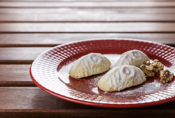 Mamoul side view in red plate