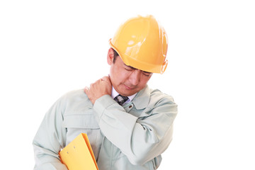 肩痛を訴える男性