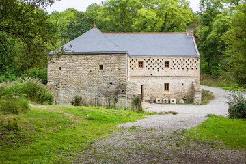 Fototapeta na wymiar Réhabilitation du moulin à eau de Plouhinec, Finistère, Bretagne