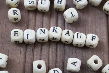 Einkaufen - mit W&uuml;rfeln gelegtes Wort - english word for purchase 