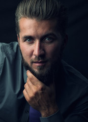 Obraz premium Portrait von schönen Mann