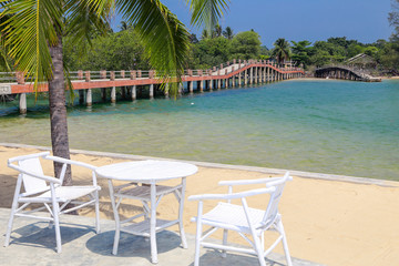 Obraz na płótnie Canvas Set of Table and chair close the beautiful beach.