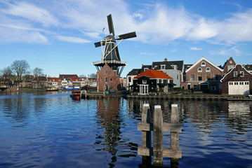 Fototapeta na wymiar Moulin à vent à Haarlem, Pays-Bas