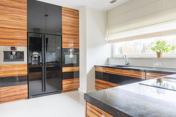 Kitchen with black marble worktop
