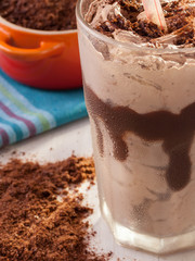 Milkshake de chocolate com crocante
