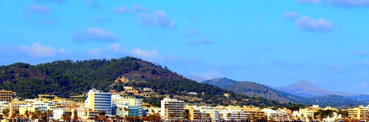 Panorama mit Hotels in Spanien Massentourismus und Bettenburgen