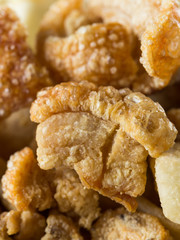 Torresmo suíno frito