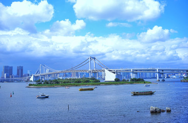  Rainbow Bridge is the bridge that connects the city of Tokyo and the island of Odaiba.