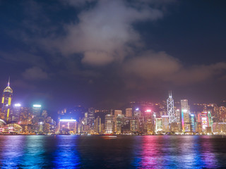 Obraz premium Skyline Hongkongu o zmierzchu, widok z Victoria H.