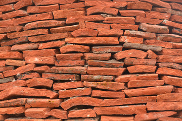 muro de trozos de tejas