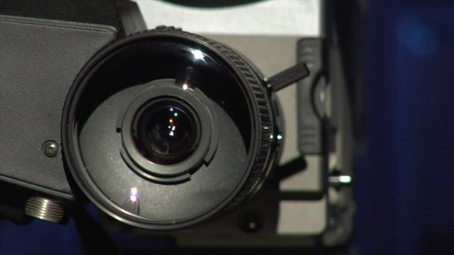 Camera lens move into center with DOF. Dolly move - slow. 10767
