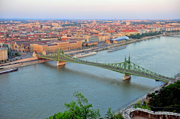 Fototapeta premium View of Liberty bridge and Budapest city