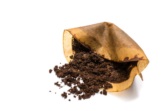 Kaffeesatz isoliert auf wei&szlig;