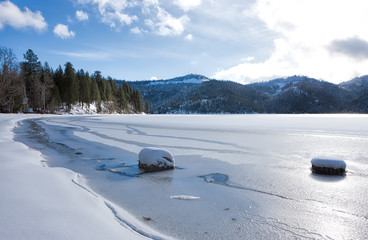 Naklejka premium Frozen Spirit Lake in Idaho.