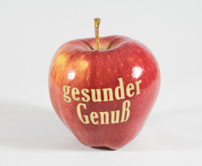 Roter Apfel mit der Aufschrift gesunder Genuß