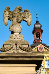 Fototapeta na wymiar Adlerskulptur nahe dem alten Rathaus