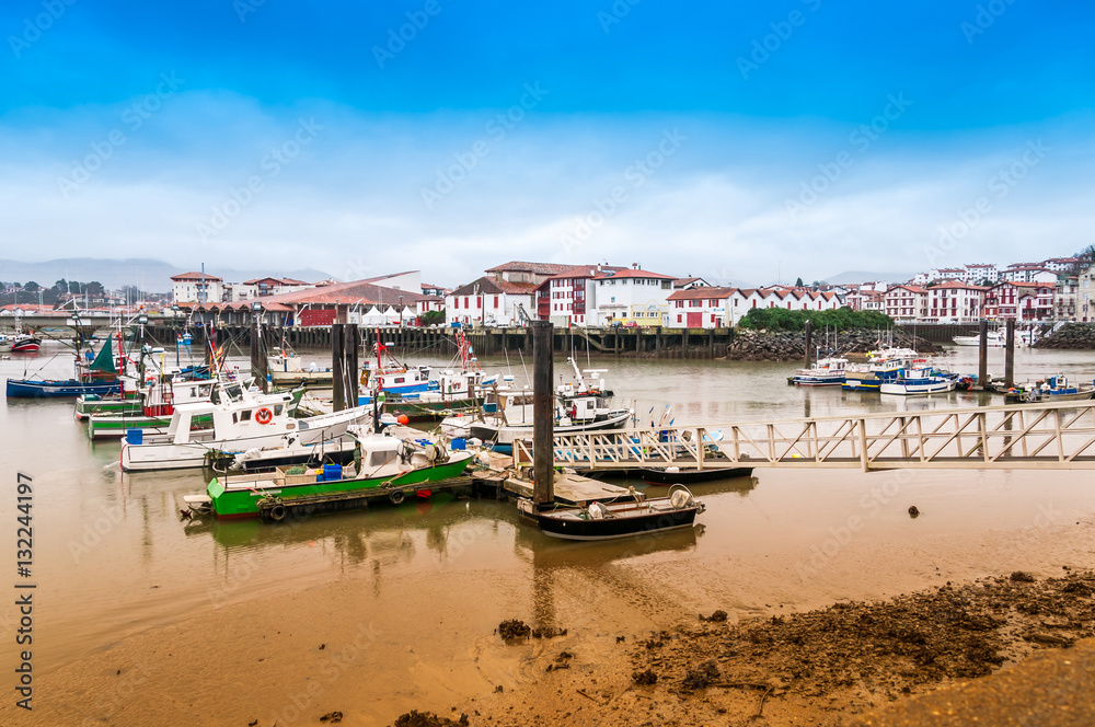 1000_F_132244197_GcfZXGEn2IMurDmB7E8xA76tWxI3ORwV.jpg